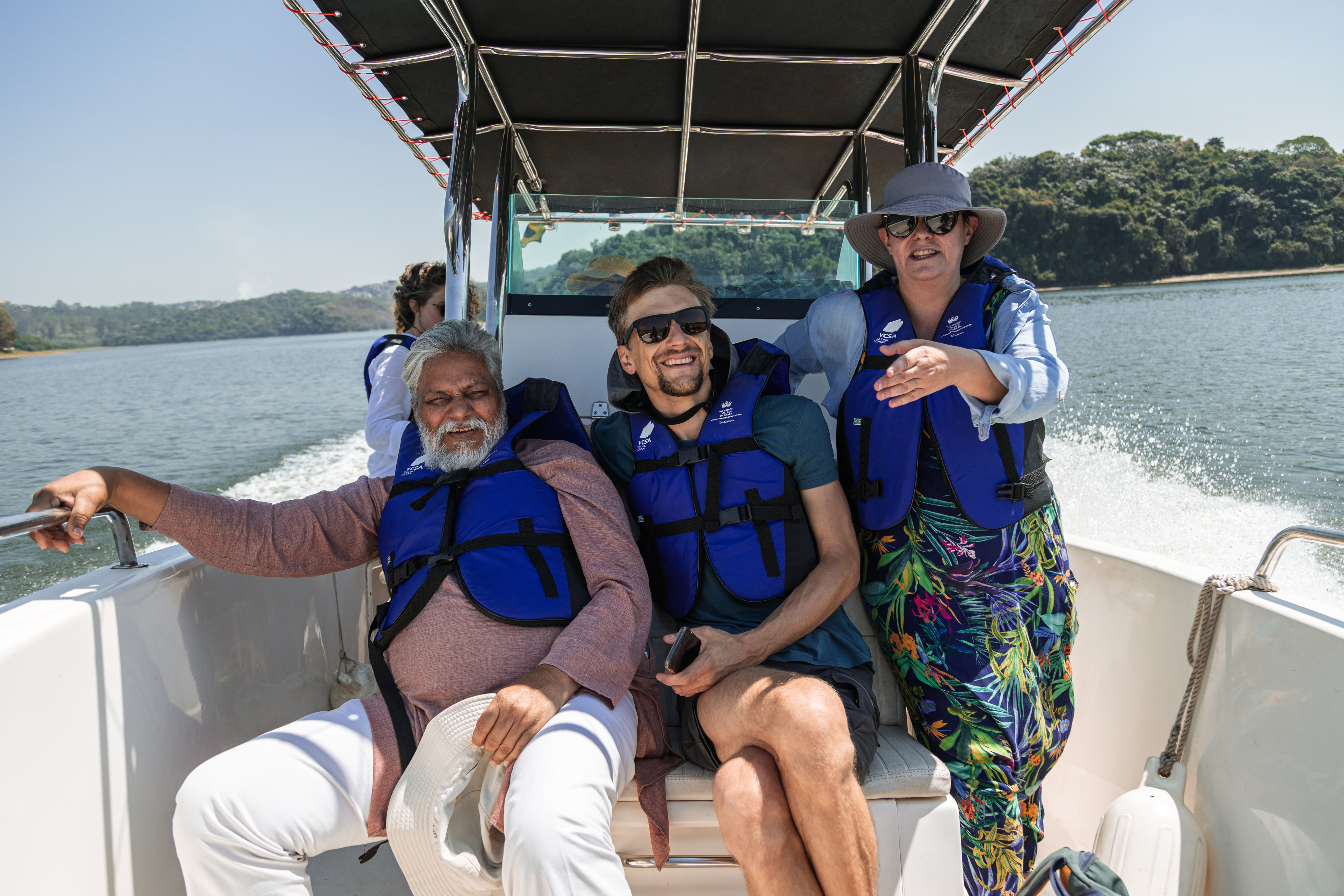 Rajendra Singh e Martin Winiecki na Represa de Guarapiranga - IAS