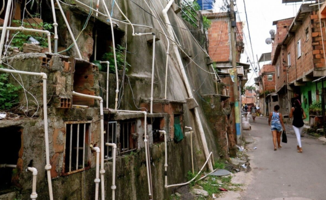 Ligações de água em comunidade no Rio de Janeiro (Rio on Watch)